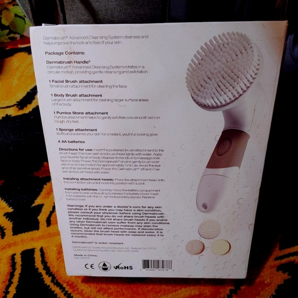 Dermabrush Advanced Cleansing System - Picture 2 of 3